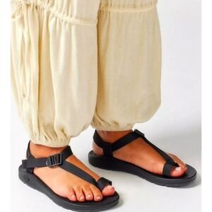 Chaco womens bodhi strappy toe sandals black size 7